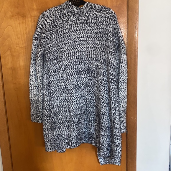 small cardigan. speckled with oversized fit. Barely worn, great condition. - Picture 2 of 3
